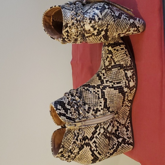 Wedge Heel Snake Print Bootie - Picture 5 of 8